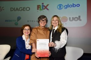 Juliana Pereira, no centro, Gabriela Glinterni, ambas do IPSConsumo e executiva da Aba