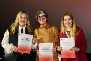 Juliana Pereira, ao centro, com executivas da ABA, no lançamento do Guia